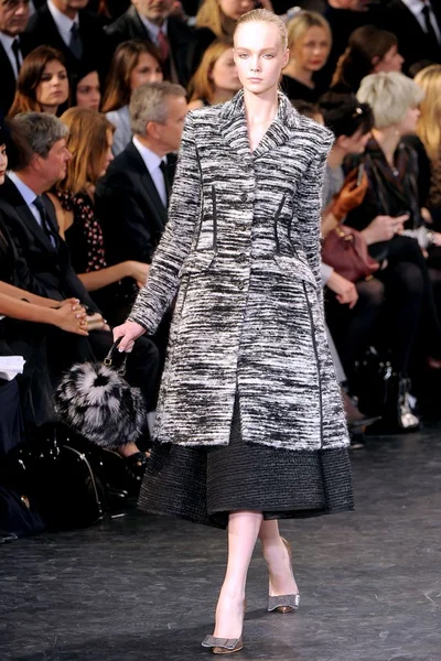 Look 30